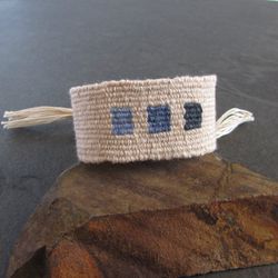 Bracelet trois carrés - bleu / bracelet en lin et coton tissé à la main / bracelet textile / bracelet manchette / bijoux artisanaux