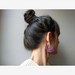 Zinnia . Boucles d'oreilles Anneaux Tissés couleur Mauve . Créoles Macramé . Bijoux Fibre Textile Contemporain . Fait Main au Québec