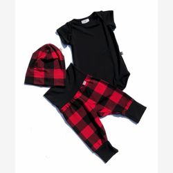 Chapeau Yo (plus long) carreaux noirs et rouges