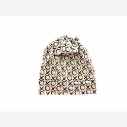 Chapeau Yo (plus long) blanc xoxo noirs