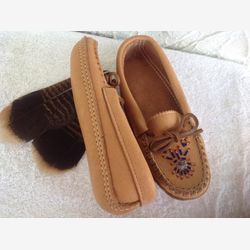 authentik upcycled moosehide moccasins for woman very high quality free shipping Canada and USA