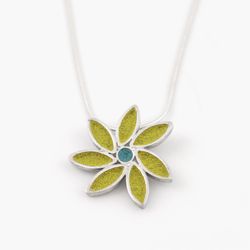 Collier argent et ciment fleur vert