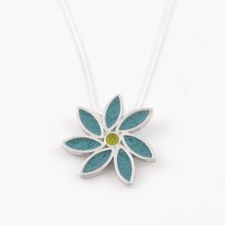 Collier argent et ciment fleur bleu turquoise