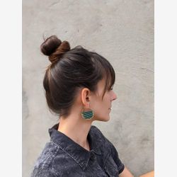 Boucles d'oreilles Anneaux Tissées . Doré . Tissage . Bijoux Fibre Textile Contemporain . Fait Main au Québec