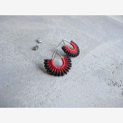 Boucles d'oreilles Rouges . IBEYI . Bijoux Macramé . Gouttes . Argent . Fait au Québec