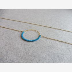 Pendentif CERCLE Laiton Doré . Collier Rond Bleu Vif . Macramé Moderne Minimaliste . Bijoux Textile . © Design par .. raïz ..